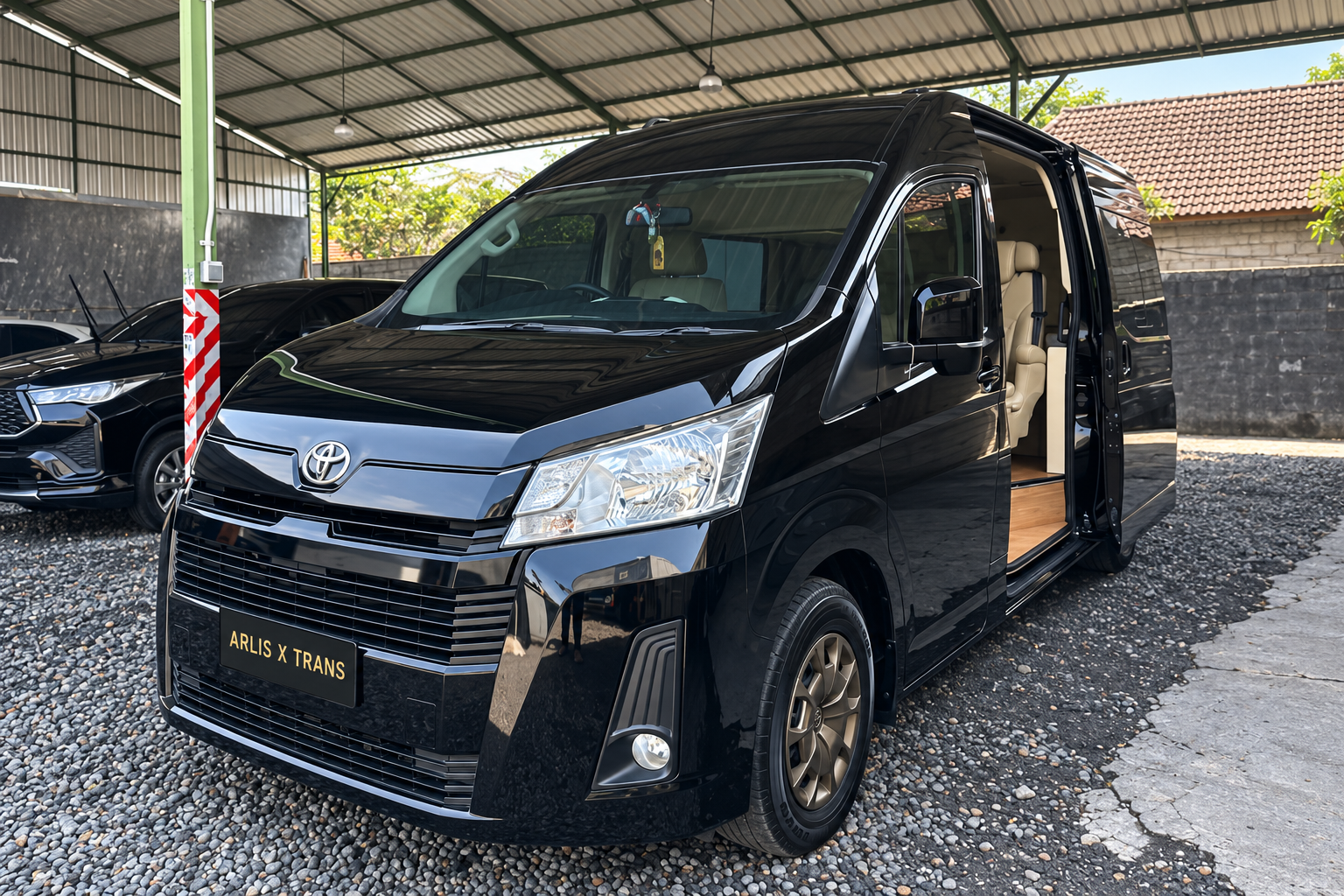 Premio Luxury hitam, tampak luar